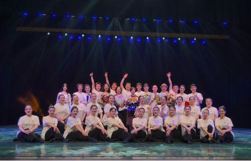 成人舞蹈绽放新时代视频,成人舞蹈视频中的青春与活力展现