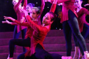 成人舞蹈绽放新时代视频,成人舞蹈视频中的青春与活力展现